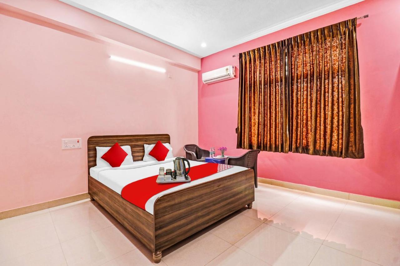 Oyo Flagship Hotel Golden Suites バンガロール エクステリア 写真