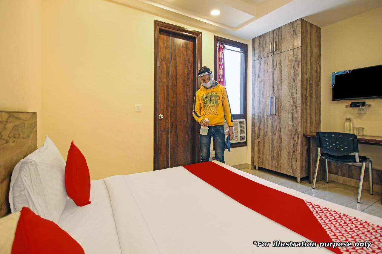 Oyo Flagship Hotel Golden Suites バンガロール エクステリア 写真